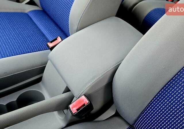 Синий Фольксваген Кадди, объемом двигателя 1.6 л и пробегом 233 тыс. км за 7399 $, фото 45 на Automoto.ua