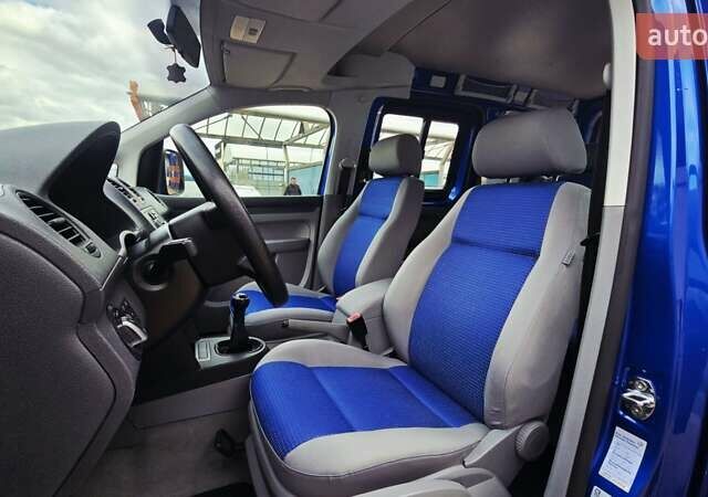 Синий Фольксваген Кадди, объемом двигателя 1.6 л и пробегом 233 тыс. км за 7399 $, фото 2 на Automoto.ua