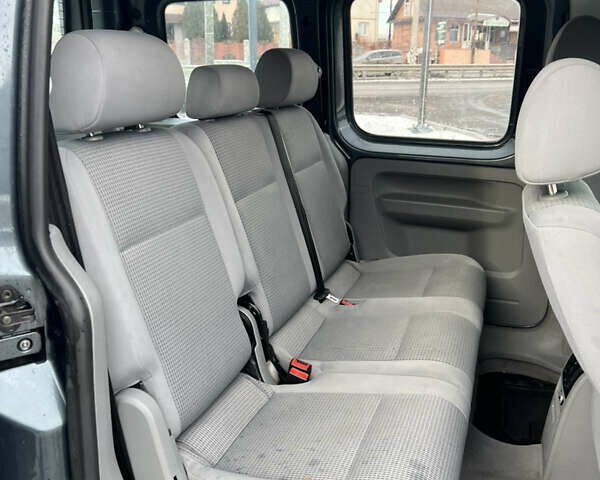 Синій Фольксваген Кадді, об'ємом двигуна 1.6 л та пробігом 180 тис. км за 6700 $, фото 13 на Automoto.ua