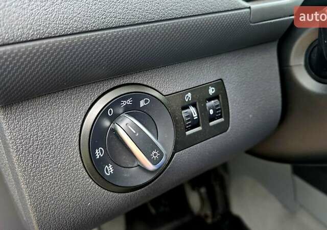 Синий Фольксваген Кадди, объемом двигателя 1.6 л и пробегом 233 тыс. км за 7399 $, фото 39 на Automoto.ua