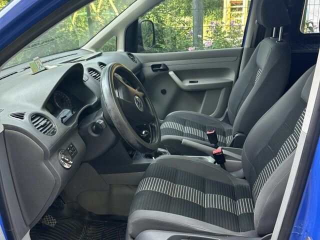 Синий Фольксваген Кадди, объемом двигателя 1.9 л и пробегом 385 тыс. км за 5500 $, фото 3 на Automoto.ua