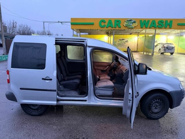 Синий Фольксваген Кадди, объемом двигателя 1.6 л и пробегом 225 тыс. км за 5450 $, фото 5 на Automoto.ua