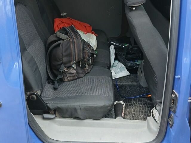 Синій Фольксваген Кадді, об'ємом двигуна 1.6 л та пробігом 286 тис. км за 6200 $, фото 4 на Automoto.ua