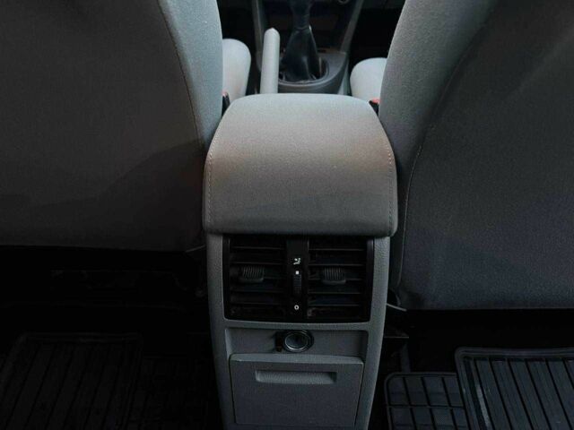 Синий Фольксваген Кадди, объемом двигателя 1.6 л и пробегом 215 тыс. км за 7900 $, фото 13 на Automoto.ua