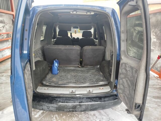 Синій Фольксваген Кадді, об'ємом двигуна 2 л та пробігом 367 тис. км за 4000 $, фото 5 на Automoto.ua