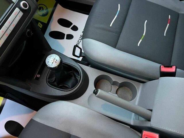 Синий Фольксваген Кадди, объемом двигателя 1.6 л и пробегом 215 тыс. км за 7900 $, фото 18 на Automoto.ua