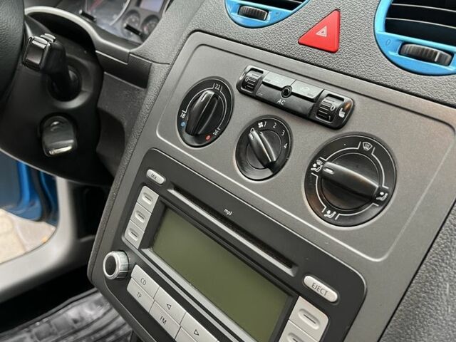 Синий Фольксваген Кадди, объемом двигателя 1.6 л и пробегом 215 тыс. км за 7300 $, фото 7 на Automoto.ua