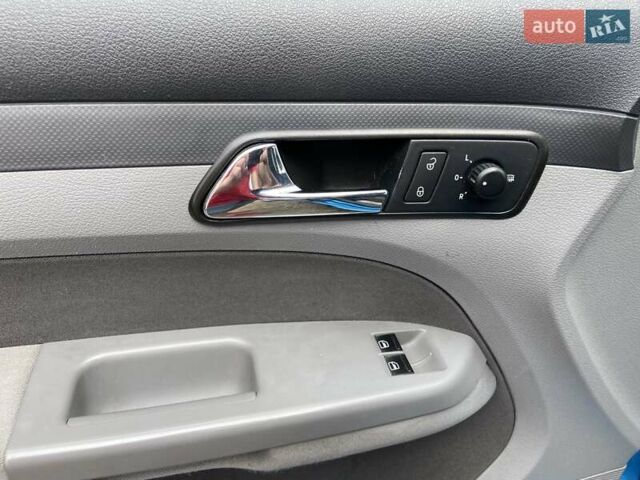 Синій Фольксваген Кадді, об'ємом двигуна 2 л та пробігом 231 тис. км за 7600 $, фото 10 на Automoto.ua