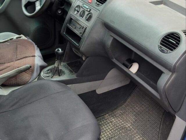 Синий Фольксваген Кадди, объемом двигателя 1.6 л и пробегом 576 тыс. км за 4300 $, фото 5 на Automoto.ua