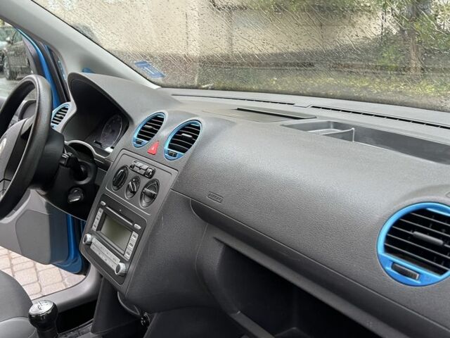 Синий Фольксваген Кадди, объемом двигателя 1.6 л и пробегом 215 тыс. км за 7300 $, фото 6 на Automoto.ua