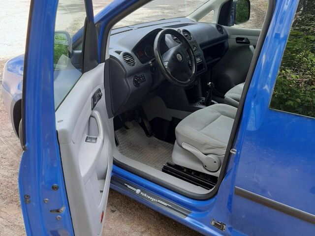 Синий Фольксваген Кадди, объемом двигателя 2 л и пробегом 398 тыс. км за 6600 $, фото 4 на Automoto.ua