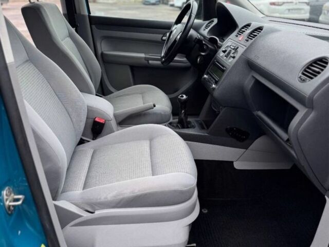 Синій Фольксваген Кадді, об'ємом двигуна 1.6 л та пробігом 206 тис. км за 5000 $, фото 19 на Automoto.ua