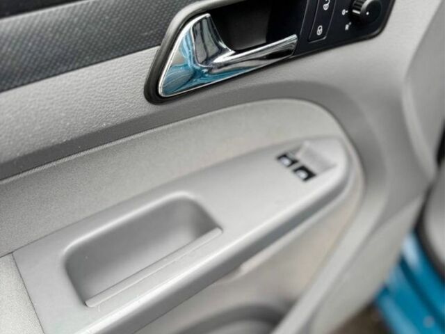 Синій Фольксваген Кадді, об'ємом двигуна 1.6 л та пробігом 206 тис. км за 5000 $, фото 14 на Automoto.ua