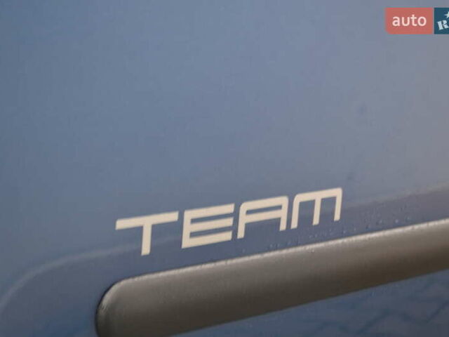 Синій Фольксваген Кадді, об'ємом двигуна 1.6 л та пробігом 216 тис. км за 9950 $, фото 7 на Automoto.ua