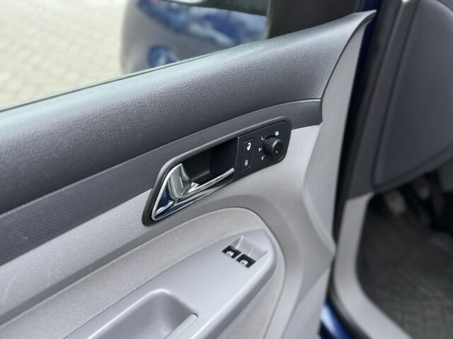 Синий Фольксваген Кадди, объемом двигателя 1.4 л и пробегом 266 тыс. км за 7550 $, фото 9 на Automoto.ua