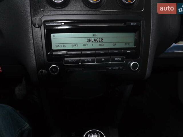 Синій Фольксваген Кадді, об'ємом двигуна 1.6 л та пробігом 216 тис. км за 9950 $, фото 32 на Automoto.ua