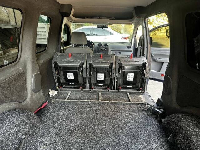 Синий Фольксваген Кадди, объемом двигателя 1.6 л и пробегом 252 тыс. км за 9000 $, фото 11 на Automoto.ua