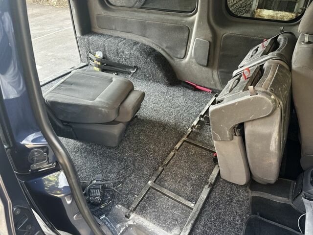 Синий Фольксваген Кадди, объемом двигателя 1.6 л и пробегом 252 тыс. км за 9000 $, фото 10 на Automoto.ua