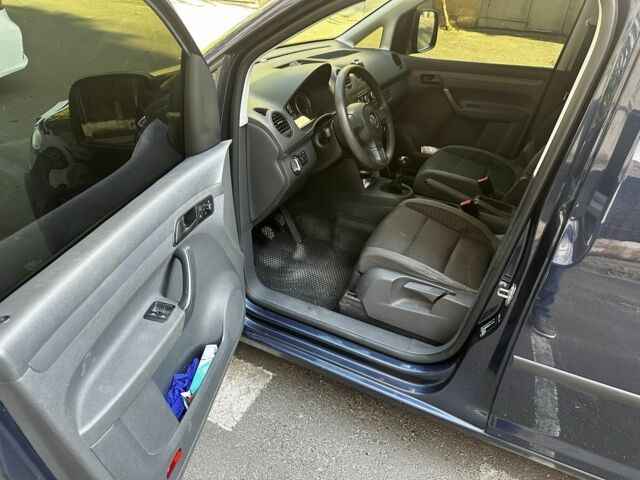 Синий Фольксваген Кадди, объемом двигателя 1.6 л и пробегом 252 тыс. км за 9000 $, фото 8 на Automoto.ua