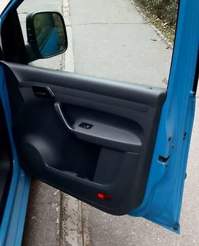 Синій Фольксваген Кадді, об'ємом двигуна 1.2 л та пробігом 251 тис. км за 6300 $, фото 4 на Automoto.ua