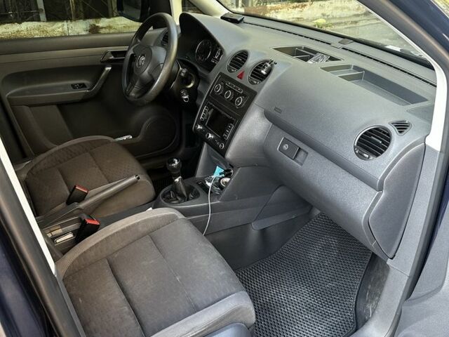 Синий Фольксваген Кадди, объемом двигателя 1.6 л и пробегом 252 тыс. км за 9000 $, фото 9 на Automoto.ua