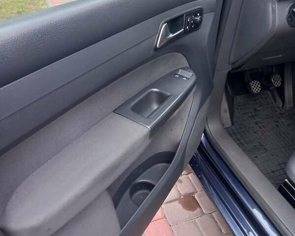 Синий Фольксваген Кадди, объемом двигателя 1.6 л и пробегом 250 тыс. км за 9200 $, фото 12 на Automoto.ua