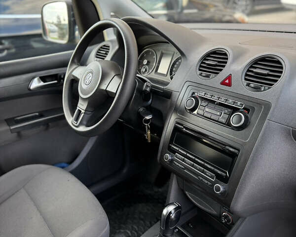 Синий Фольксваген Кадди, объемом двигателя 1.6 л и пробегом 183 тыс. км за 12499 $, фото 19 на Automoto.ua