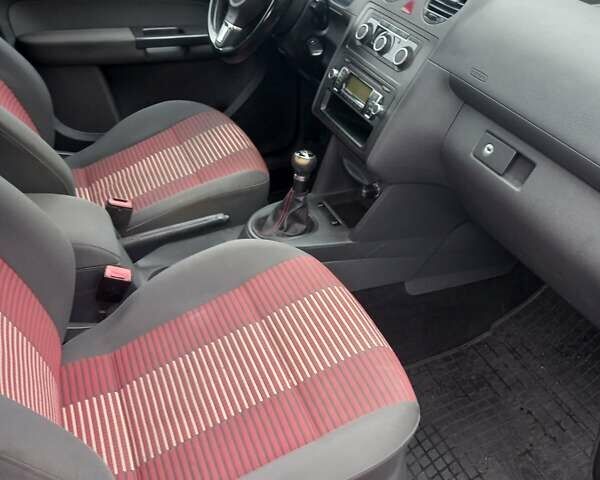 Синий Фольксваген Кадди, объемом двигателя 1.6 л и пробегом 250 тыс. км за 9200 $, фото 14 на Automoto.ua