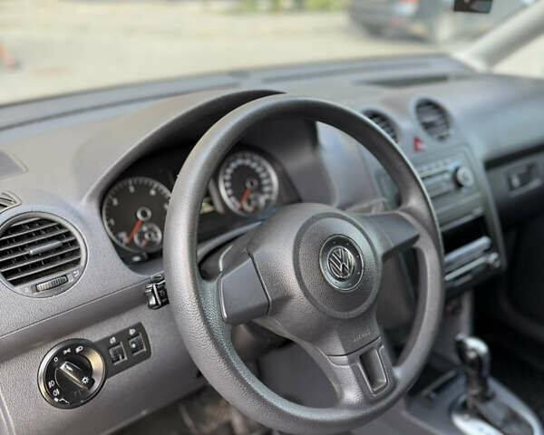 Синий Фольксваген Кадди, объемом двигателя 1.6 л и пробегом 183 тыс. км за 12499 $, фото 14 на Automoto.ua