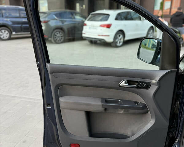 Синий Фольксваген Кадди, объемом двигателя 1.6 л и пробегом 183 тыс. км за 12499 $, фото 11 на Automoto.ua