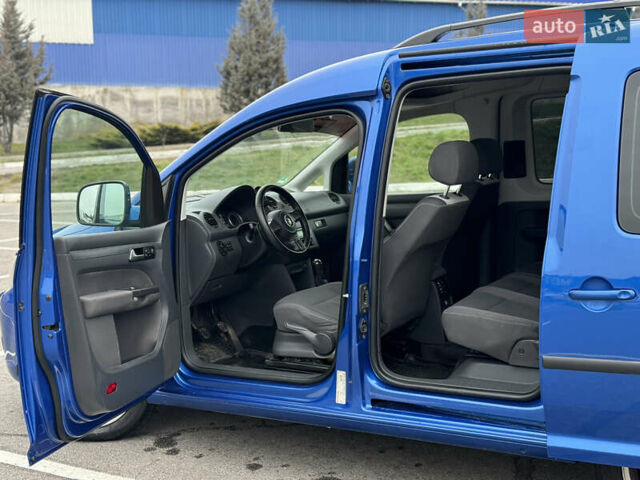 Синій Фольксваген Кадді, об'ємом двигуна 1.6 л та пробігом 251 тис. км за 12000 $, фото 13 на Automoto.ua