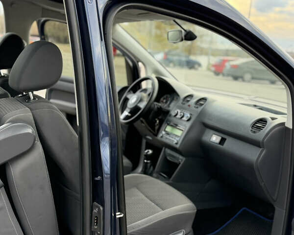 Синий Фольксваген Кадди, объемом двигателя 1.6 л и пробегом 281 тыс. км за 11200 $, фото 17 на Automoto.ua