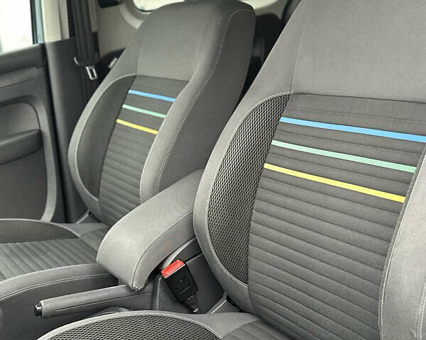 Фольксваген Кадди 2014 в Луцке на Automoto.ua Синий Фольксваген Кадди, объемом двигателя 1.6 л и пробегом 237 тыс. км за 12450 $, фото 49 на Automoto.ua