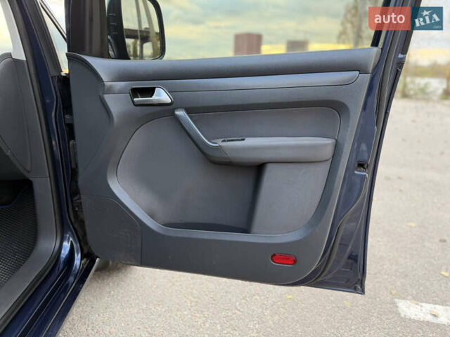 Синий Фольксваген Кадди, объемом двигателя 1.6 л и пробегом 281 тыс. км за 11200 $, фото 8 на Automoto.ua