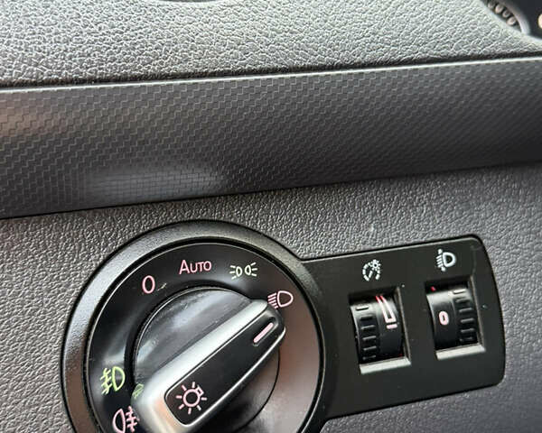 Синий Фольксваген Кадди, объемом двигателя 1.6 л и пробегом 281 тыс. км за 11200 $, фото 14 на Automoto.ua