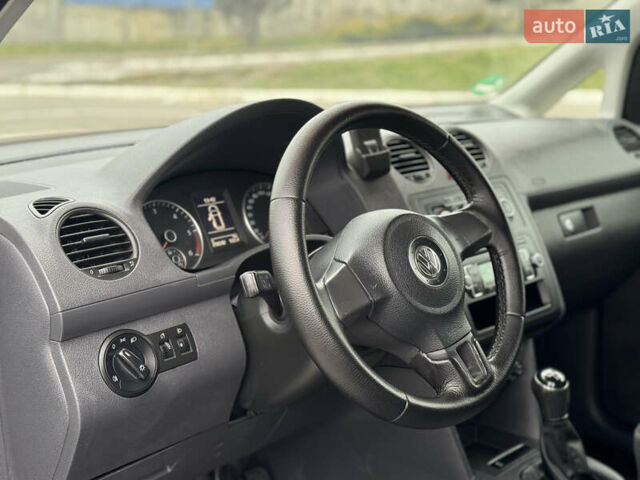 Синій Фольксваген Кадді, об'ємом двигуна 1.6 л та пробігом 251 тис. км за 12000 $, фото 14 на Automoto.ua