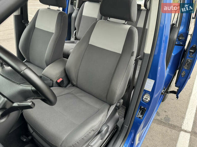 Синій Фольксваген Кадді, об'ємом двигуна 1.6 л та пробігом 251 тис. км за 12000 $, фото 18 на Automoto.ua