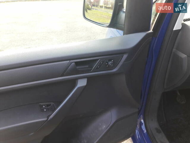 Фольксваген Кадди 2015 в Черкассах на Automoto.ua Синий Фольксваген Кадди, объемом двигателя 2 л и пробегом 302 тыс. км за 14500 $, фото 2 на Automoto.ua