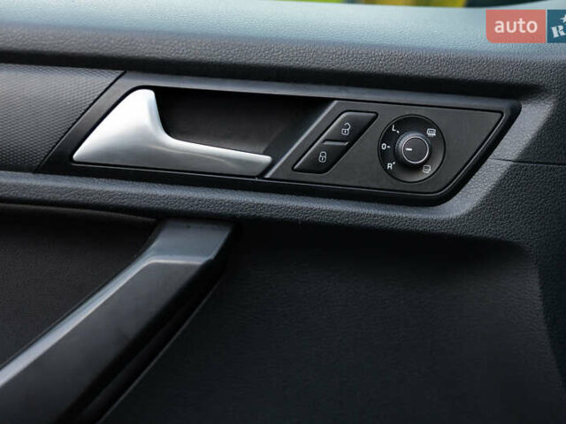 Синий Фольксваген Кадди, объемом двигателя 2 л и пробегом 257 тыс. км за 18800 $, фото 21 на Automoto.ua