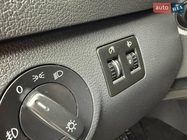 Синій Фольксваген Кадді, об'ємом двигуна 2 л та пробігом 239 тис. км за 16750 $, фото 63 на Automoto.ua