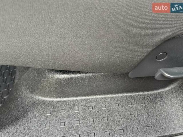 Синій Фольксваген Кадді, об'ємом двигуна 2 л та пробігом 239 тис. км за 16750 $, фото 92 на Automoto.ua