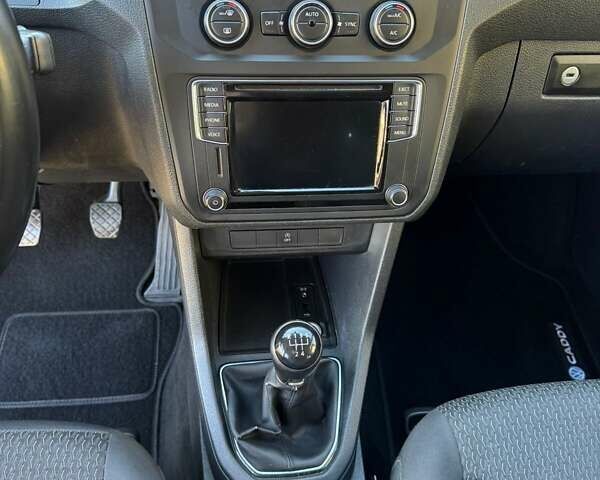 Синий Фольксваген Кадди, объемом двигателя 1.97 л и пробегом 259 тыс. км за 16200 $, фото 15 на Automoto.ua