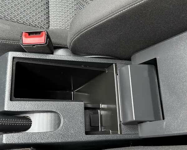 Синій Фольксваген Кадді, об'ємом двигуна 2 л та пробігом 239 тис. км за 16750 $, фото 68 на Automoto.ua