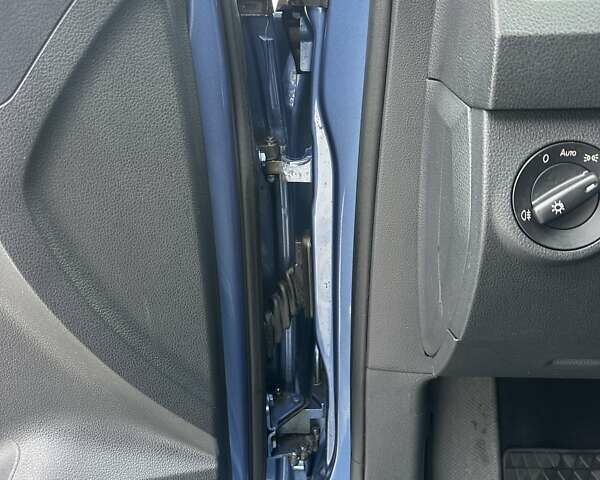 Синий Фольксваген Кадди, объемом двигателя 2 л и пробегом 259 тыс. км за 17700 $, фото 25 на Automoto.ua