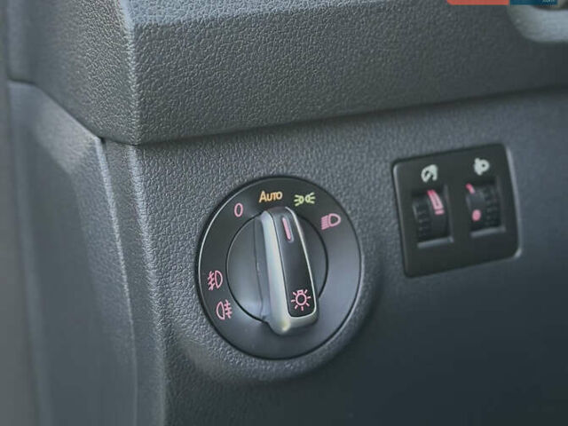 Синий Фольксваген Кадди, объемом двигателя 2 л и пробегом 187 тыс. км за 16950 $, фото 47 на Automoto.ua