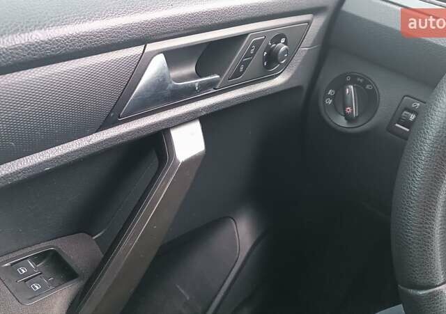 Синій Фольксваген Кадді, об'ємом двигуна 2 л та пробігом 201 тис. км за 14750 $, фото 115 на Automoto.ua