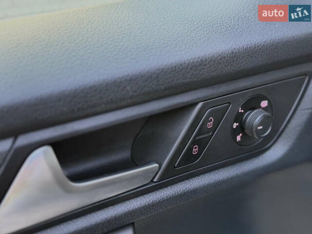 Синий Фольксваген Кадди, объемом двигателя 2 л и пробегом 187 тыс. км за 16950 $, фото 49 на Automoto.ua