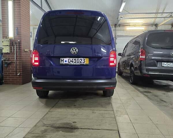 Синий Фольксваген Кадди, объемом двигателя 2 л и пробегом 187 тыс. км за 12800 $, фото 3 на Automoto.ua