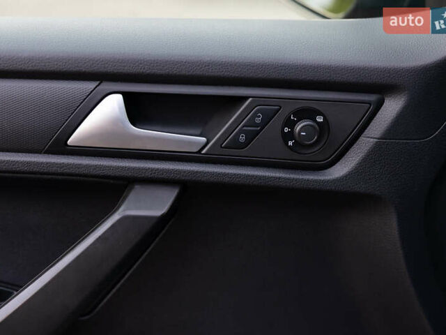 Синий Фольксваген Кадди, объемом двигателя 2 л и пробегом 203 тыс. км за 17300 $, фото 21 на Automoto.ua