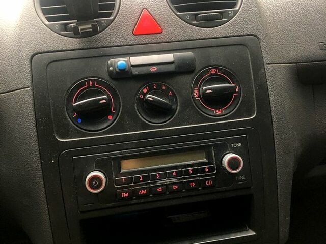 Зеленый Фольксваген Кадди, объемом двигателя 1.9 л и пробегом 272 тыс. км за 5500 $, фото 4 на Automoto.ua